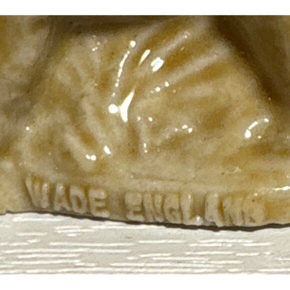 Wade England Ceramic Lion Figurine Brown Beige Miniature Collectible - Picture 3 of 4